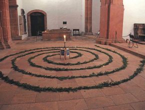 Friedenslicht in der Wechselburger Basilika